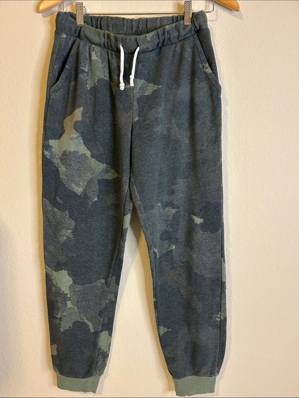 Alternative Olive Green Camo Jogger Pants with White Drawstring Size M